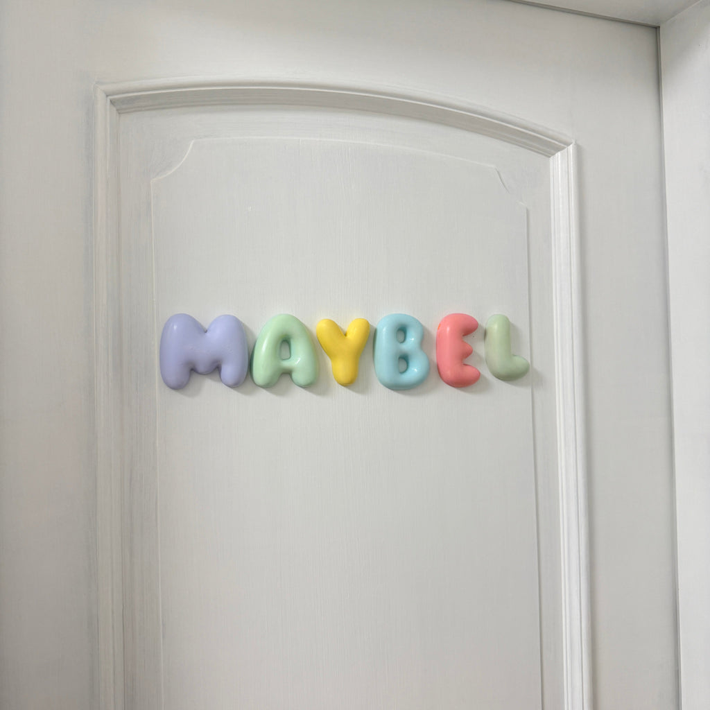 Bubble Letters | Türdekoration Kinderzimmer