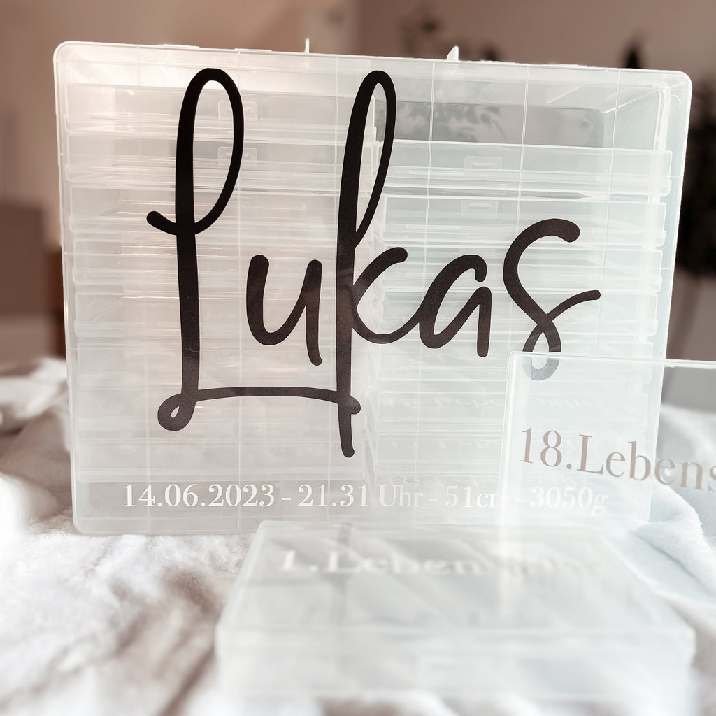 Aufkleber für Fotoboxen mit Name und Geburtsdaten