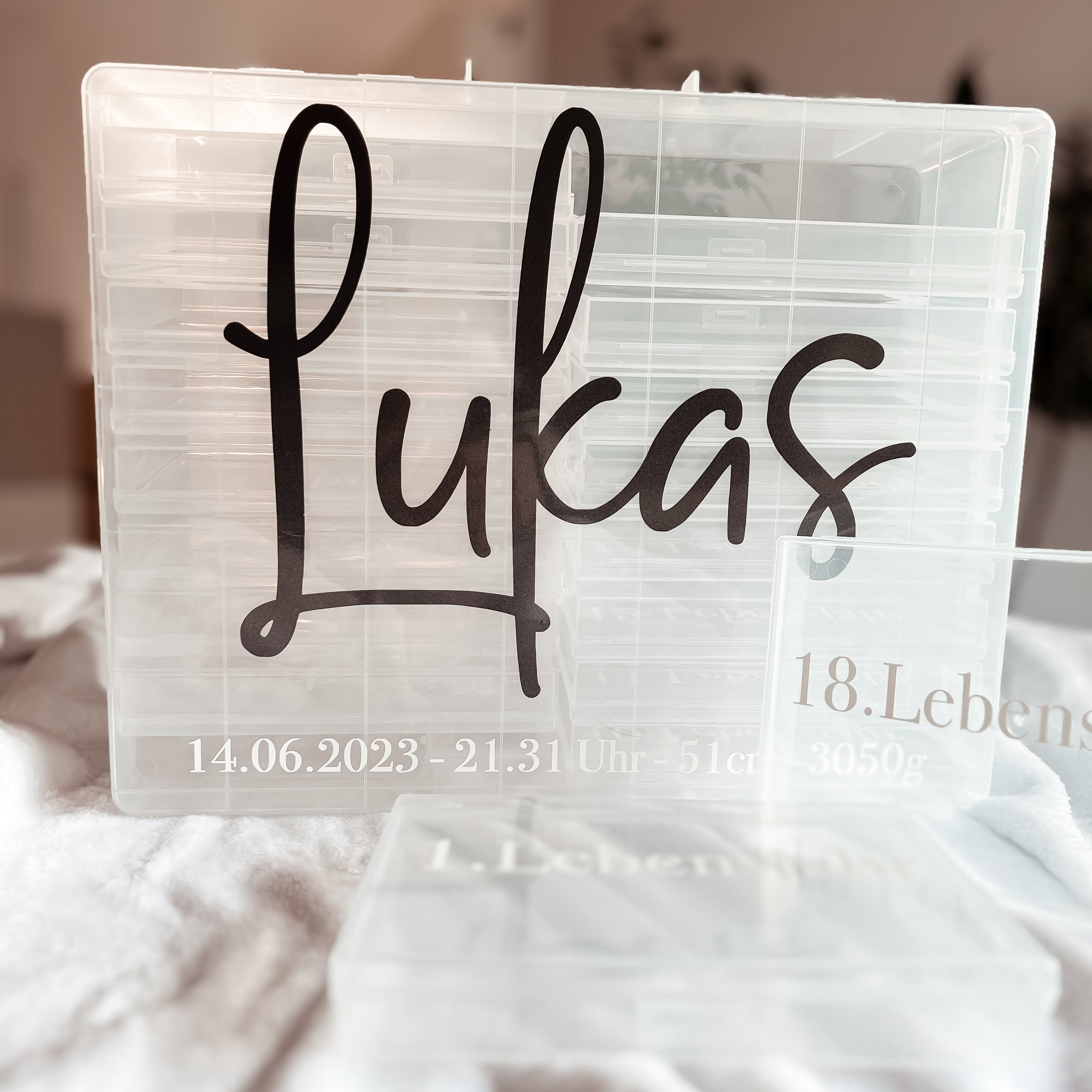 Aufkleber für Fotoboxen mit Name und Geburtsdaten